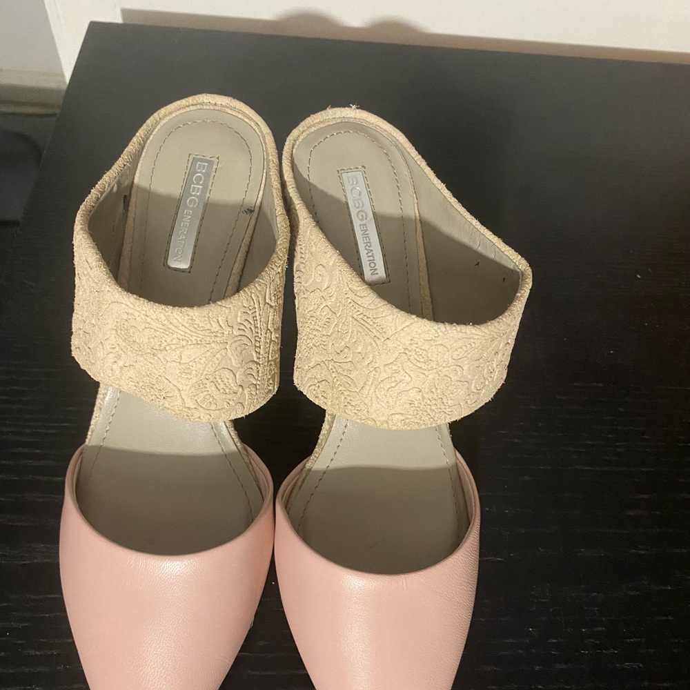 BCBG Women's Blush Pink and Beige Mules